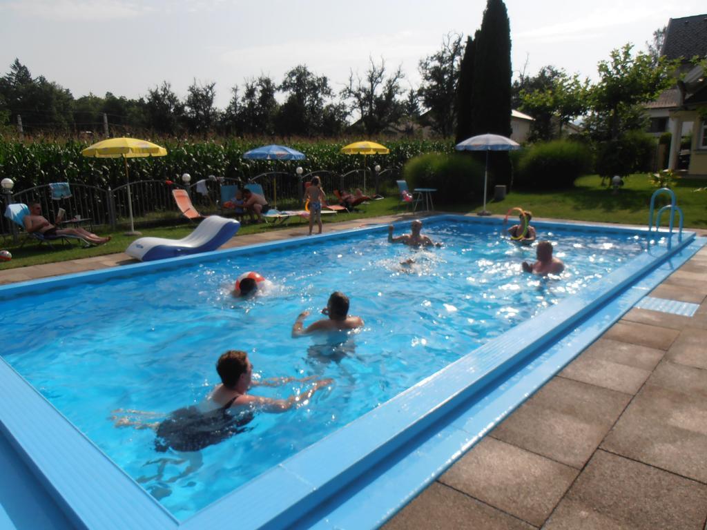 Ferienanlage Seehof Krumpendorf Bagian luar foto